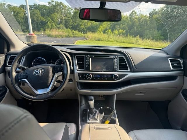 Used 2015 Toyota Highlander XLE AWD/4WD image 19