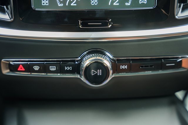 New 2026 Volvo V60 B5 Cross Country Plus w/ Protection Package Premier image 24