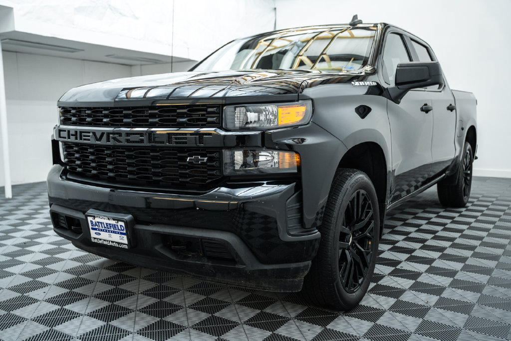 Used 2020 Chevrolet Silverado 1500 Custom w/ Custom Value Package AWD/4WD image 3