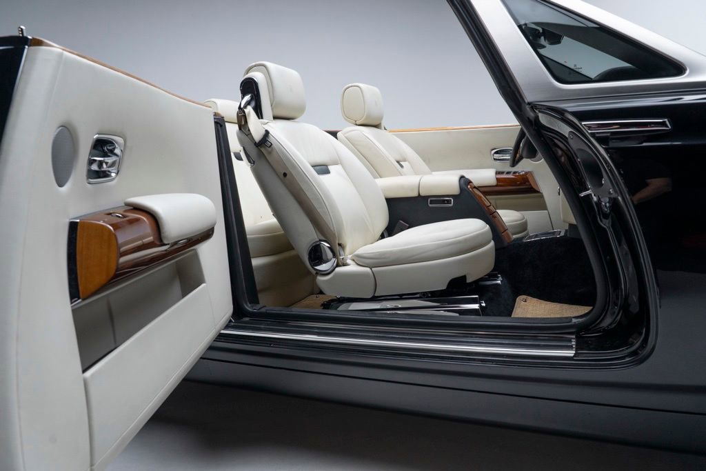 Used 2010 Rolls-Royce Phantom Drophead Coupe image 40