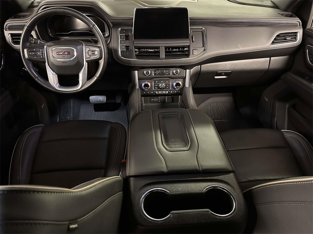 Used 2024 GMC Yukon SLT w/ SLT Luxury Package image 17