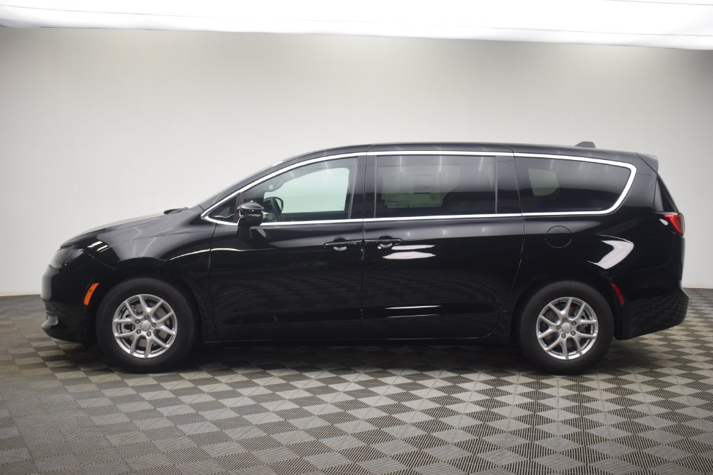 New 2027 Chrysler Pacifica LX FWD image 12