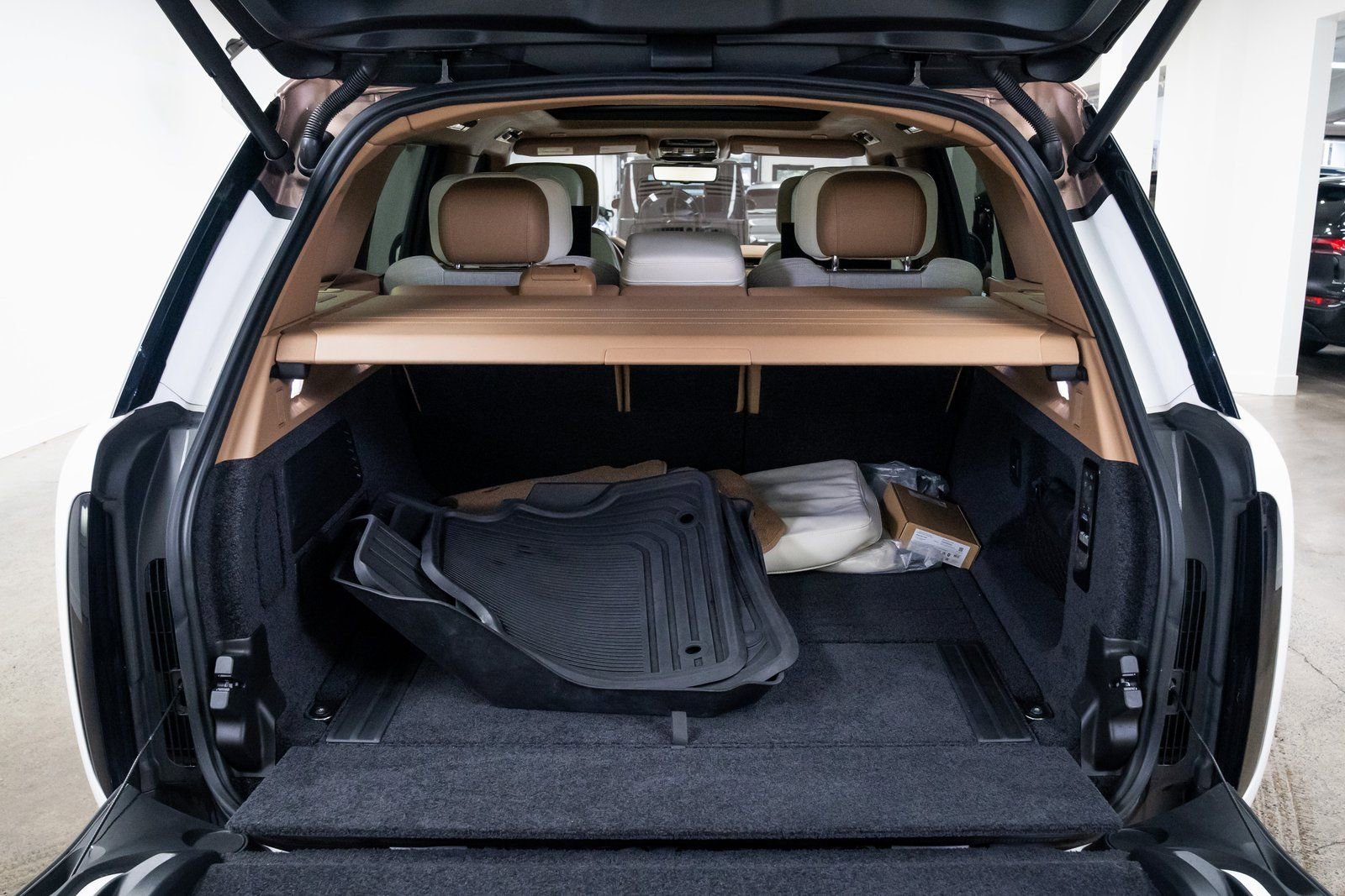 Used 2023 Land Rover Range Rover SV image 8