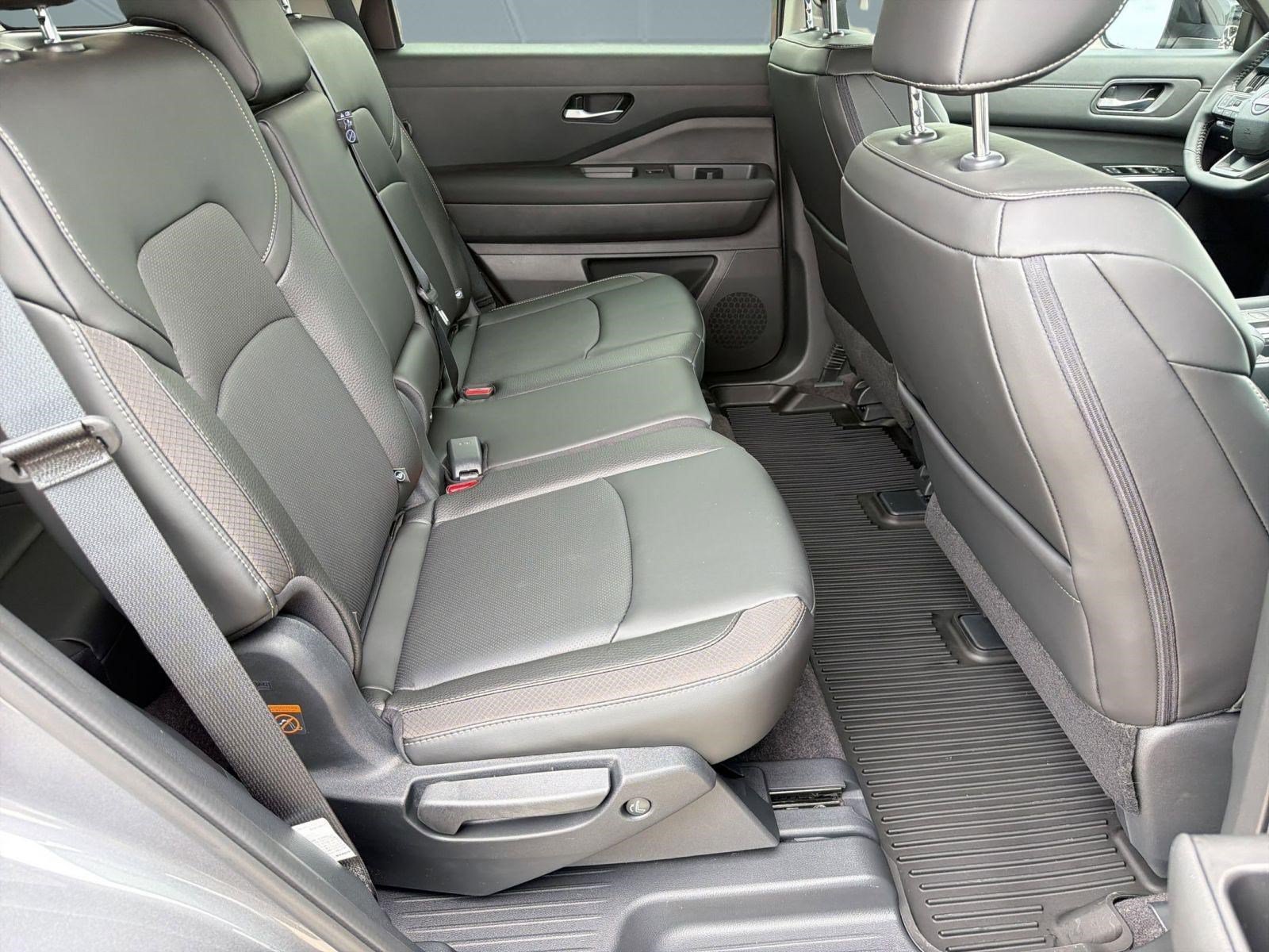 New 2026 Nissan Pathfinder SL FWD image 28