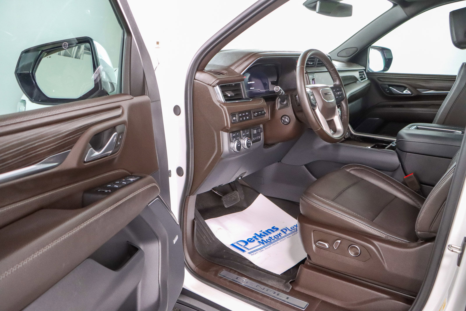 Used 2024 GMC Yukon XL Denali w/ Max Trailering Package AWD/4WD image 3