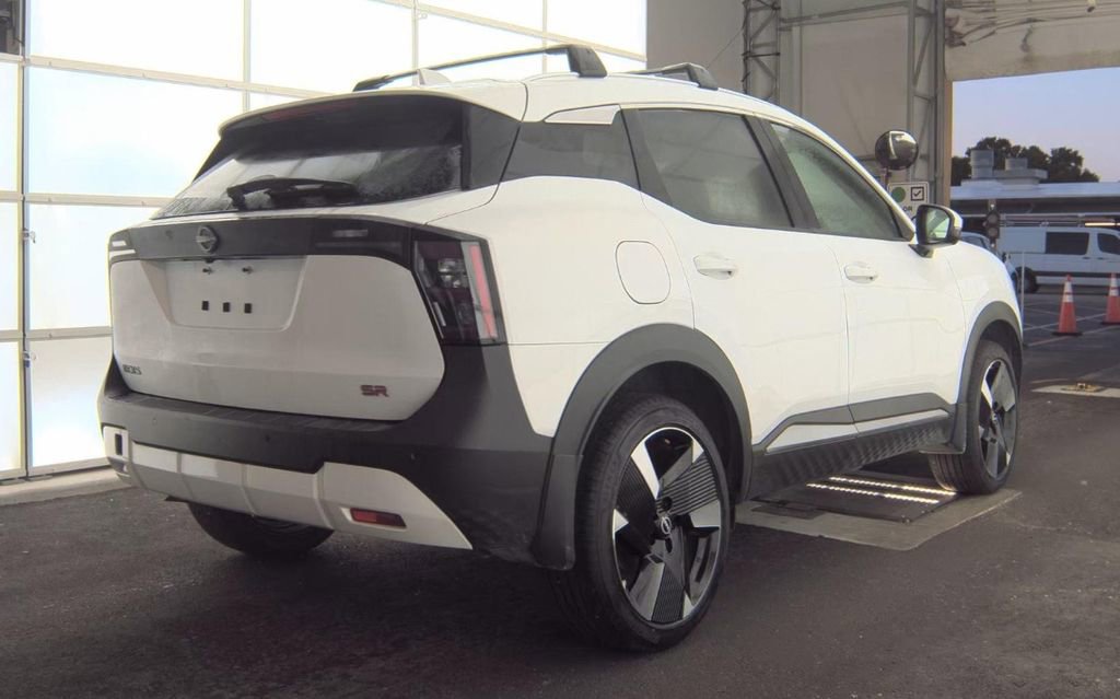 Used 2025 Nissan Kicks SR FWD image 4