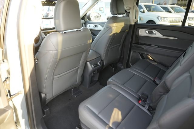 Used 2025 Ford Explorer Active w/ Active Comfort Package image 11