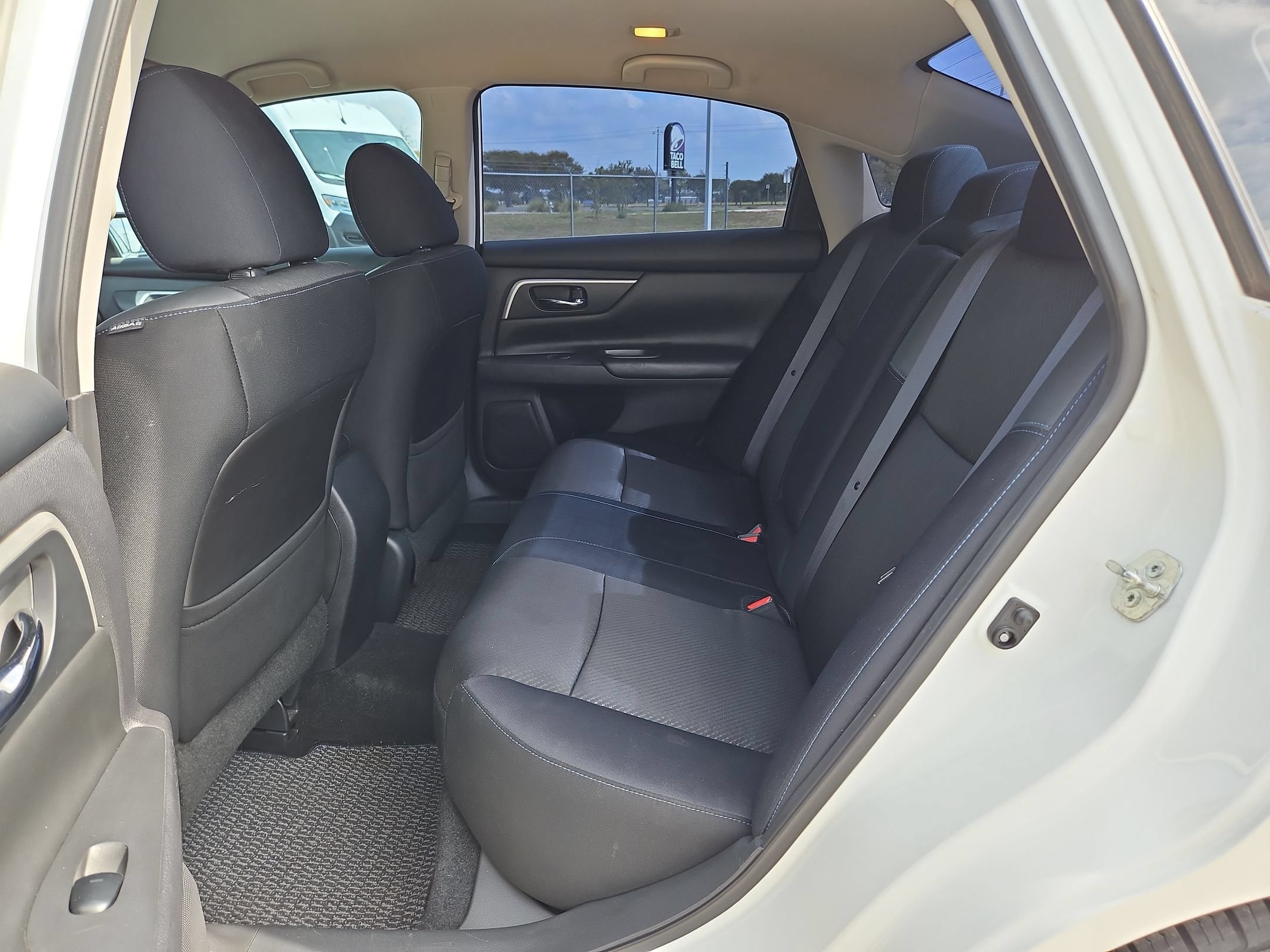 Used 2018 Nissan Altima 2.5 SR FWD image 13