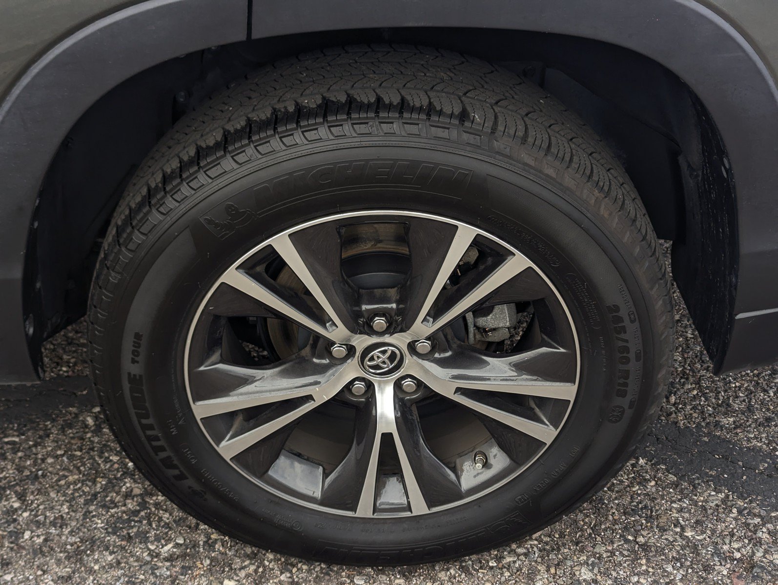 Used 2019 Toyota Highlander LE w/ Carpet Mat Package (TMS) FWD image 7