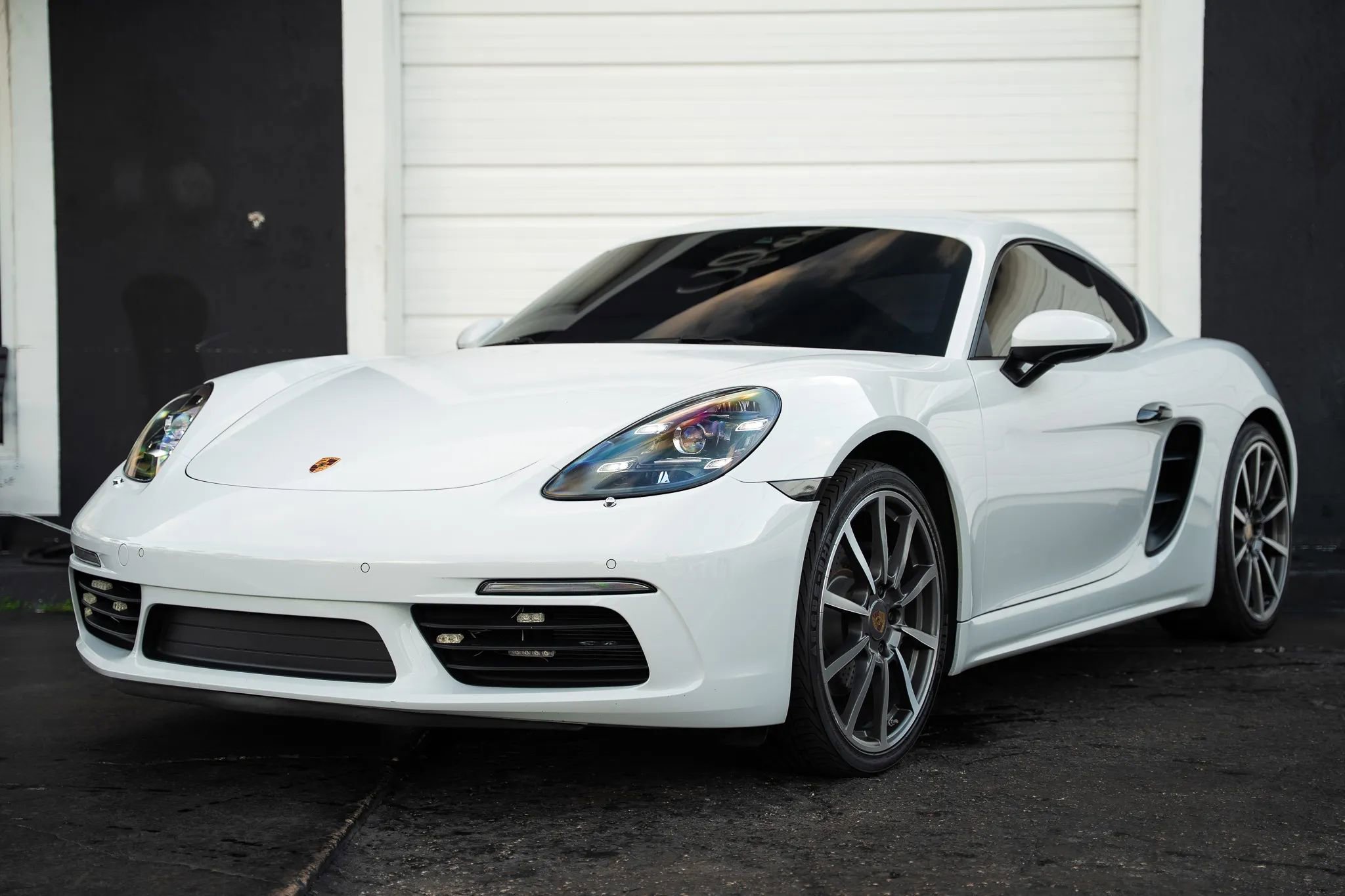 Used 2019 Porsche 718 Cayman w/ Sport Chrono Package RWD image 3