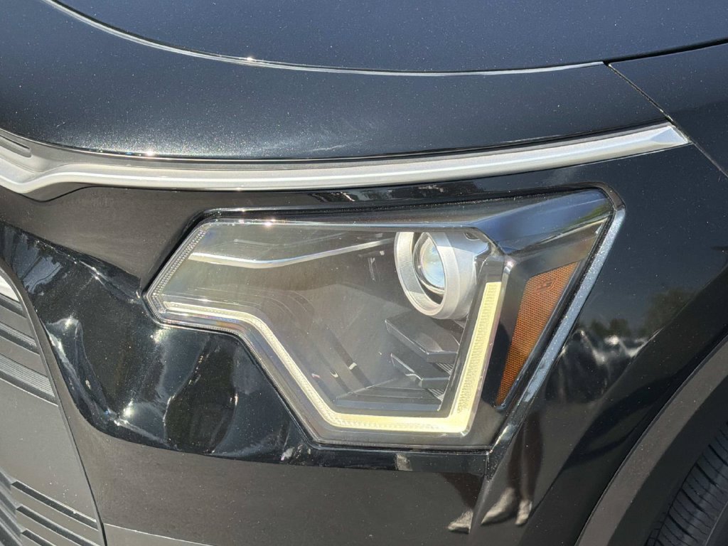 Used 2025 Kia Niro EX FWD image 24