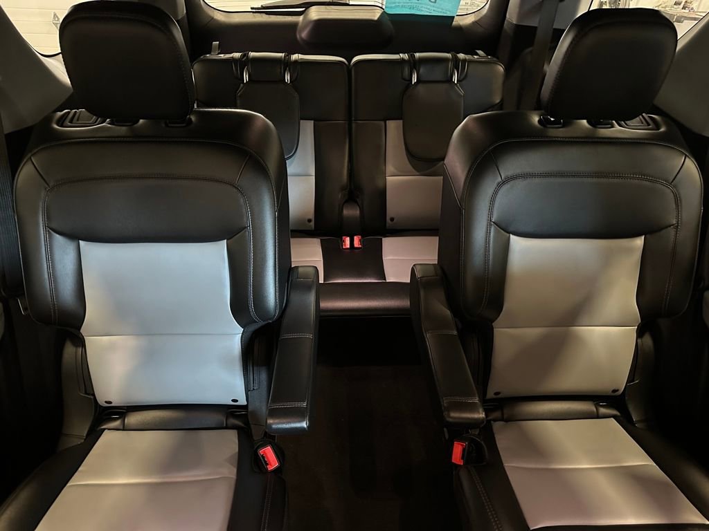 Used 2023 Ford Explorer XLT w/ Equipment Group 202A image 29