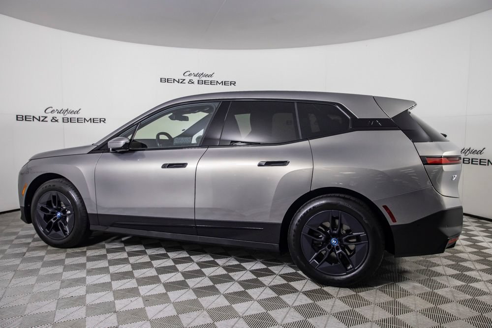 Used 2024 BMW iX xDrive50 AWD/4WD image 11