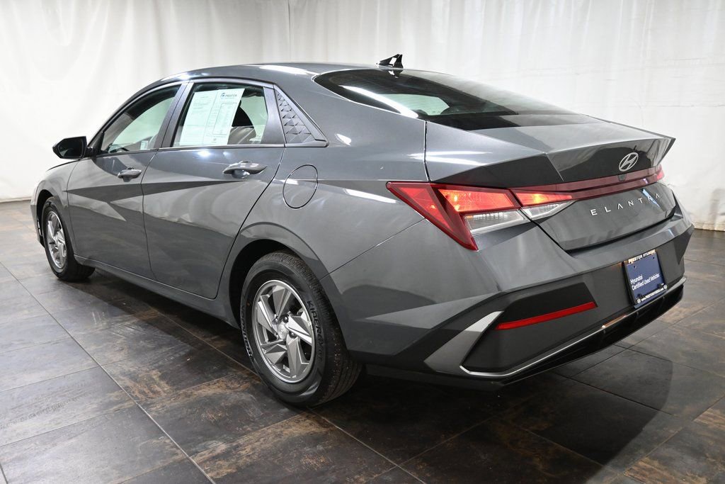 Used 2025 Hyundai Elantra SE image 7