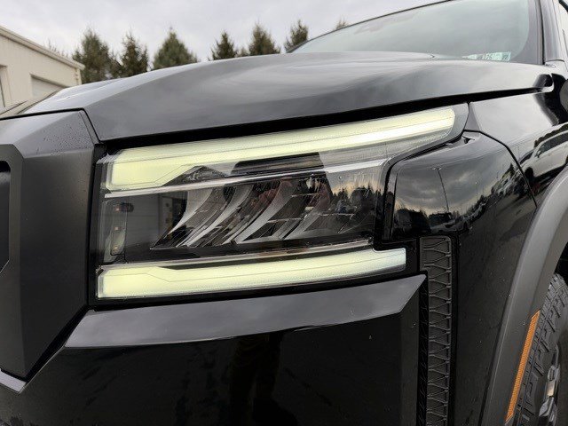 Used 2024 Nissan Frontier PRO-4X w/ Technology Package image 12
