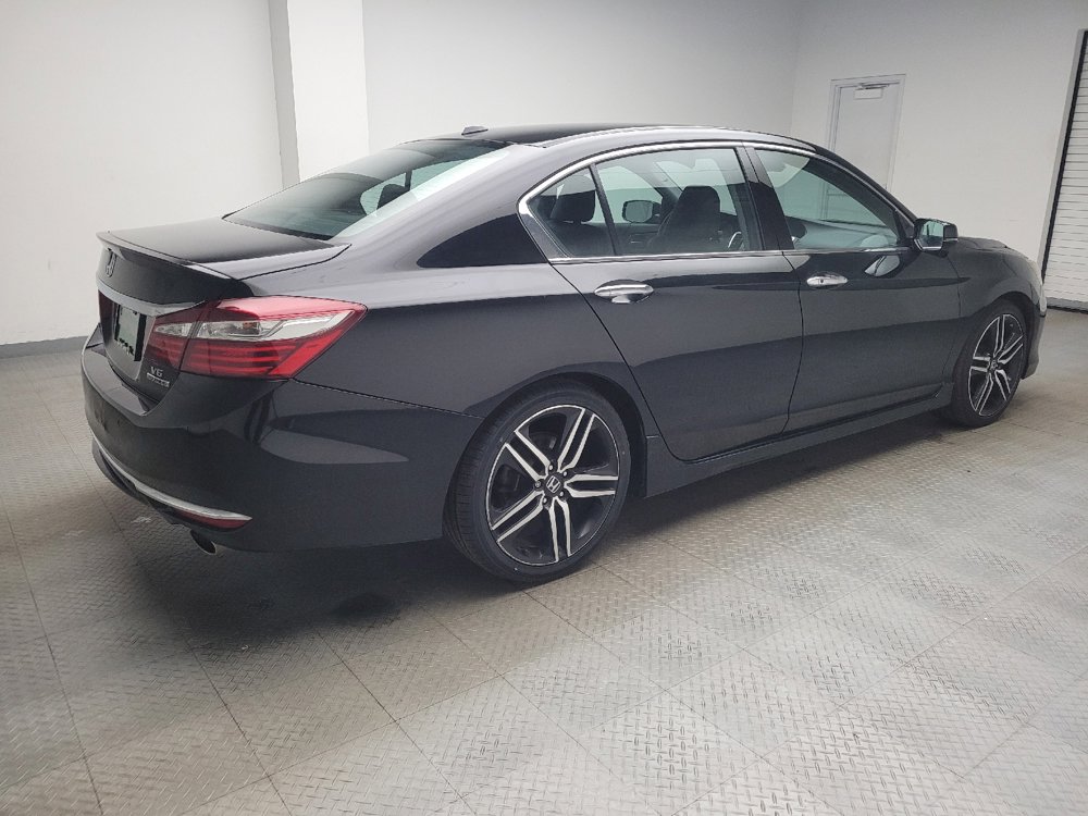 Used 2017 Honda Accord Touring image 10
