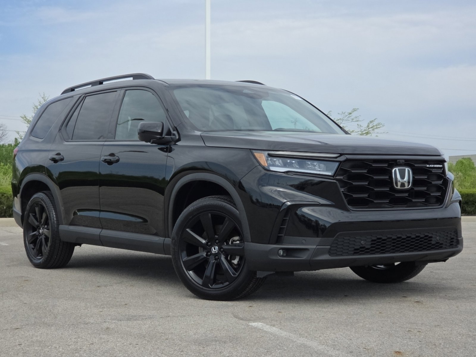 Used 2025 Honda Pilot Black Edition image 2