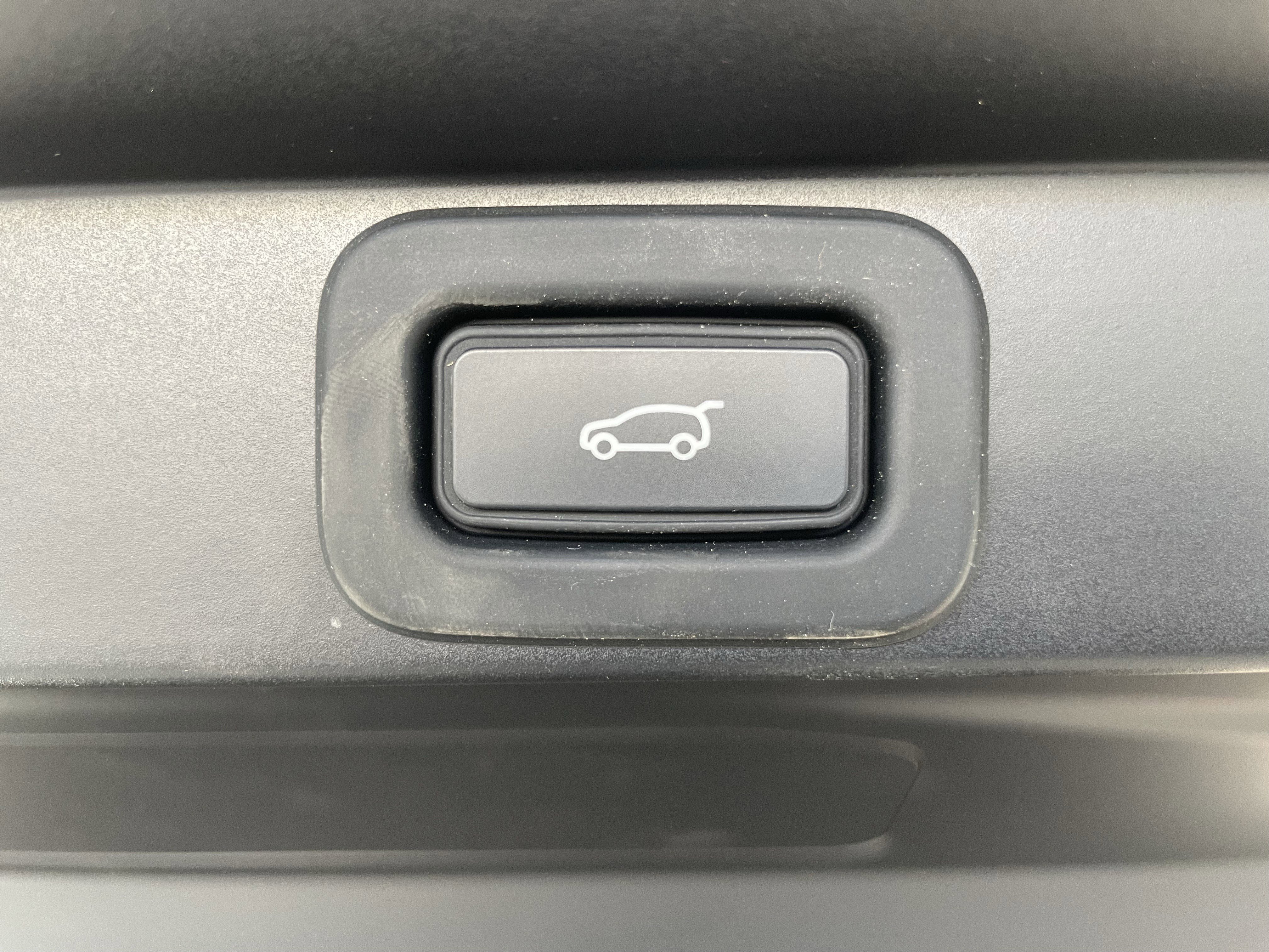 Certified 2023 Land Rover Range Rover SE image 38