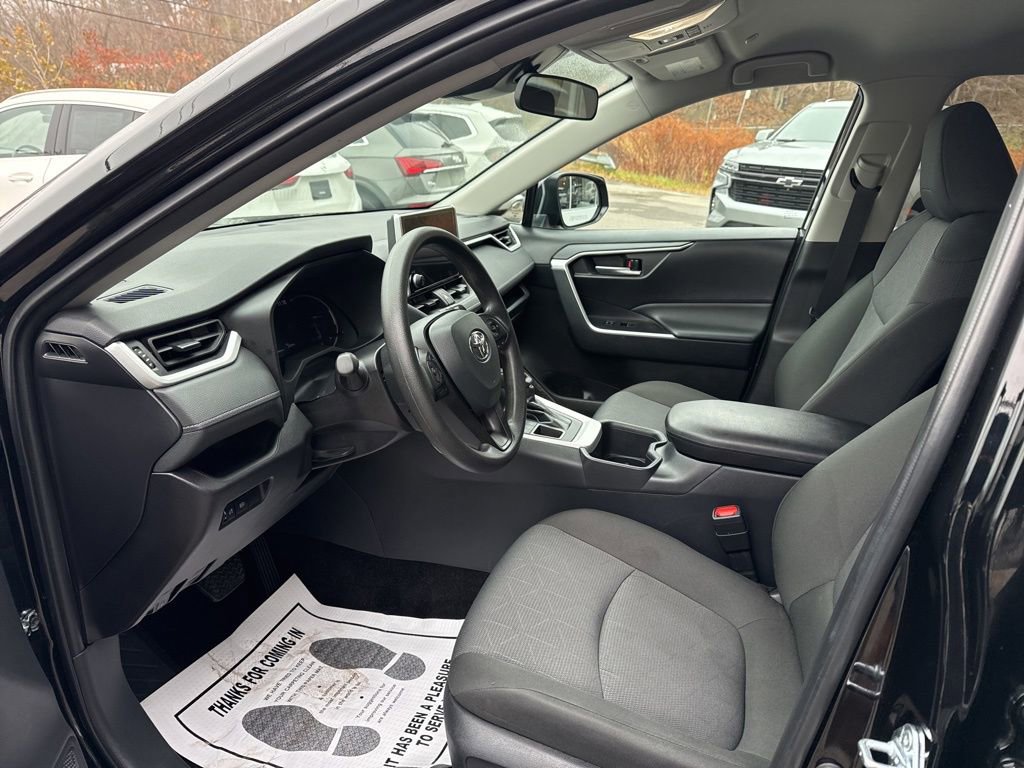 Used 2025 Toyota RAV4 XLE image 16