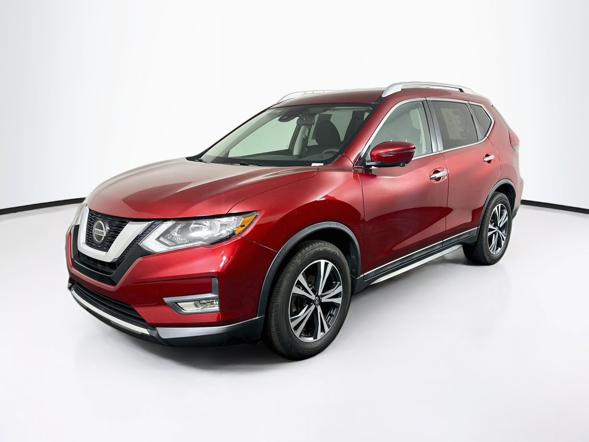 Used 2019 Nissan Rogue SV w/ Premium Package FWD image 3