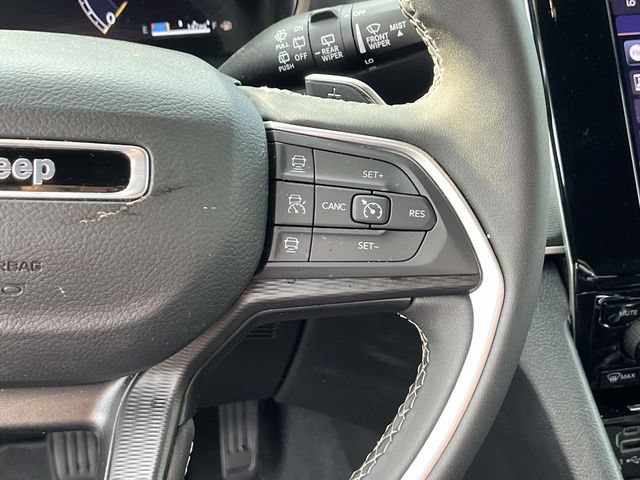Used 2025 Jeep Grand Cherokee Laredo X AWD/4WD image 29