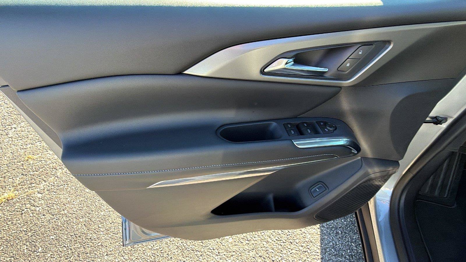 New 2027 Chevrolet Traverse LT FWD image 13