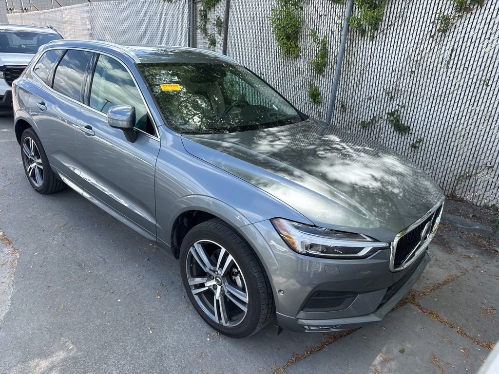 Used 2018 Volvo XC60 T5 Momentum w/ Convenience Package image 1