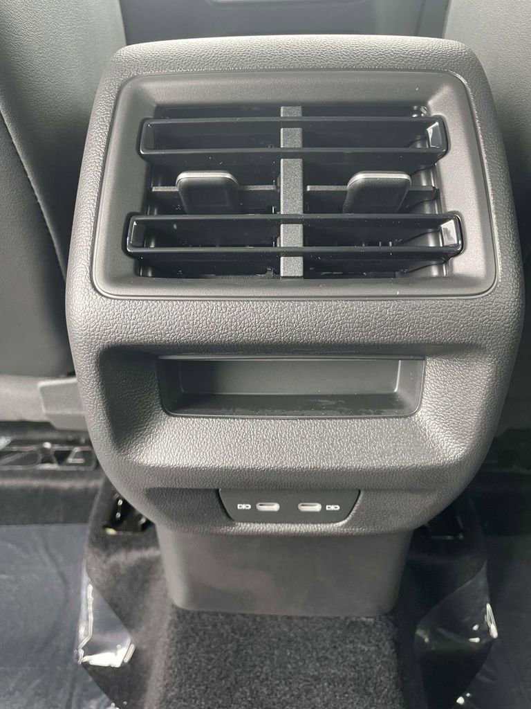 New 2026 Volkswagen Tiguan SE R-Line AWD/4WD image 12