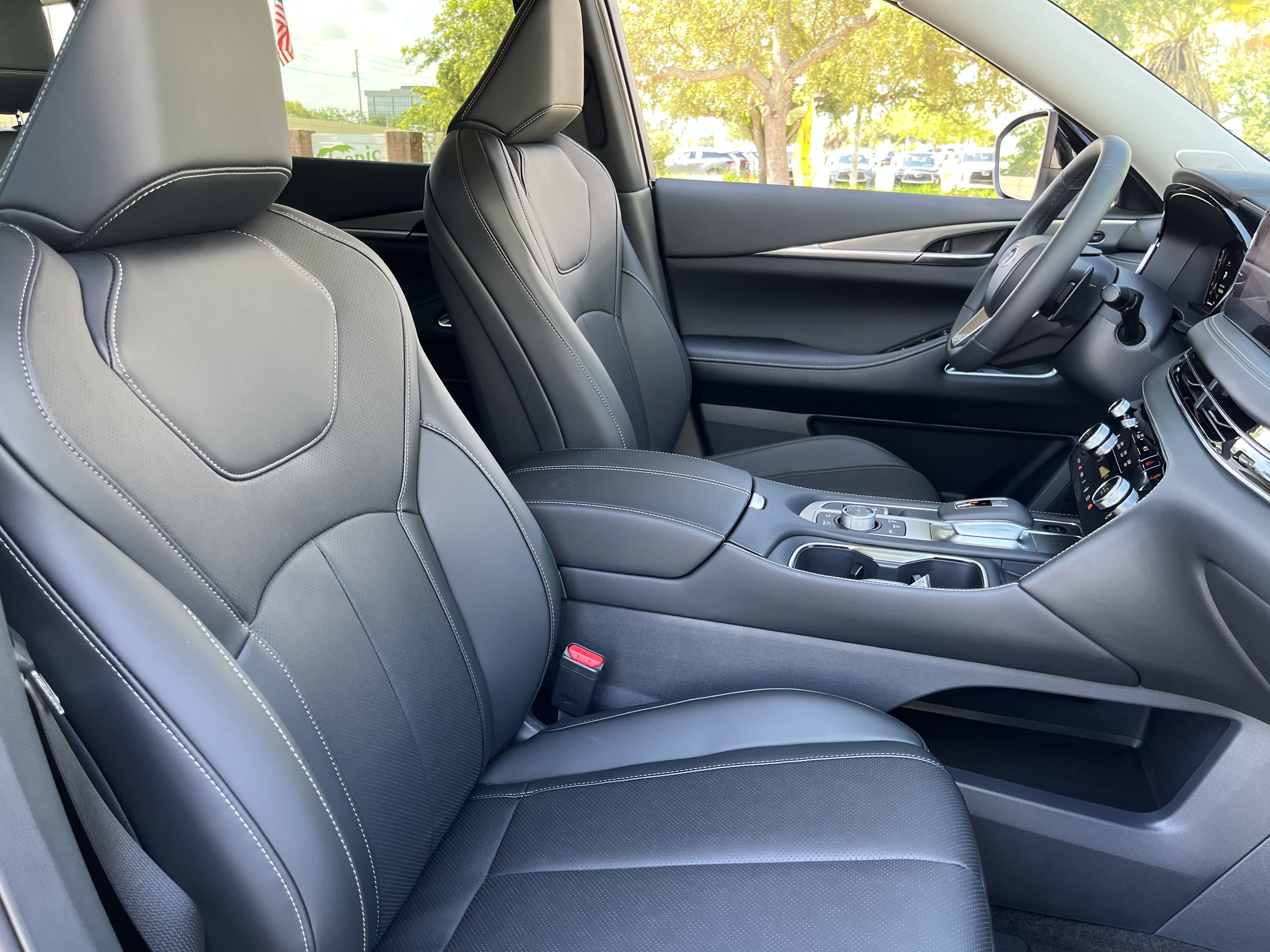 New 2027 INFINITI QX60 Luxe w/ Cargo Package FWD image 18
