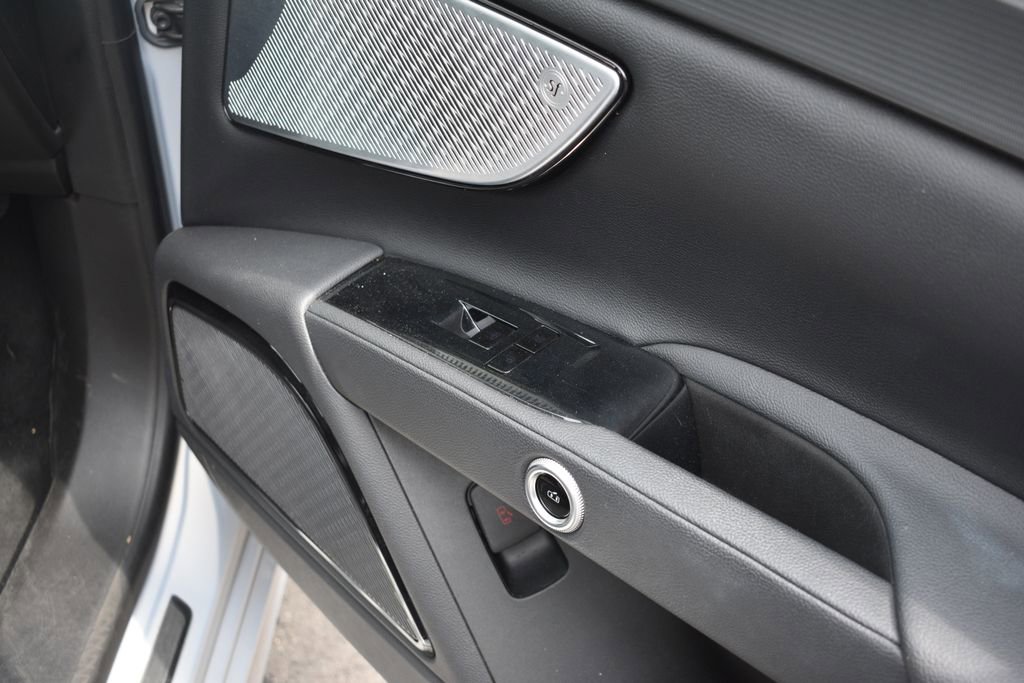 Used 2024 Maserati Grecale GT image 23