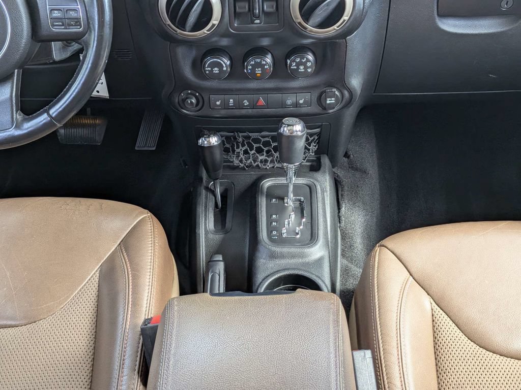 Used 2017 Jeep Wrangler Unlimited Sahara AWD/4WD image 19