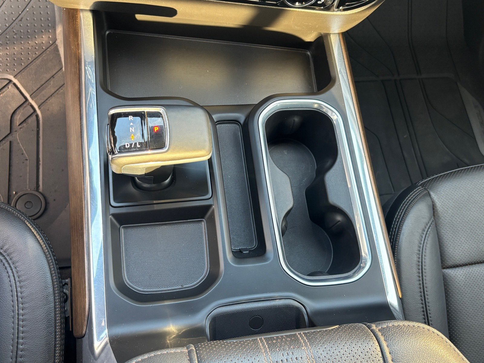 Used 2025 Chevrolet Silverado 1500 High Country AWD/4WD image 16