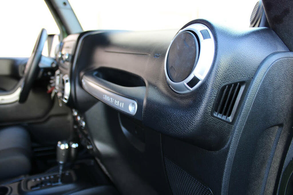 Used 2011 Jeep Wrangler Sahara w/ Connectivity Group AWD/4WD image 58