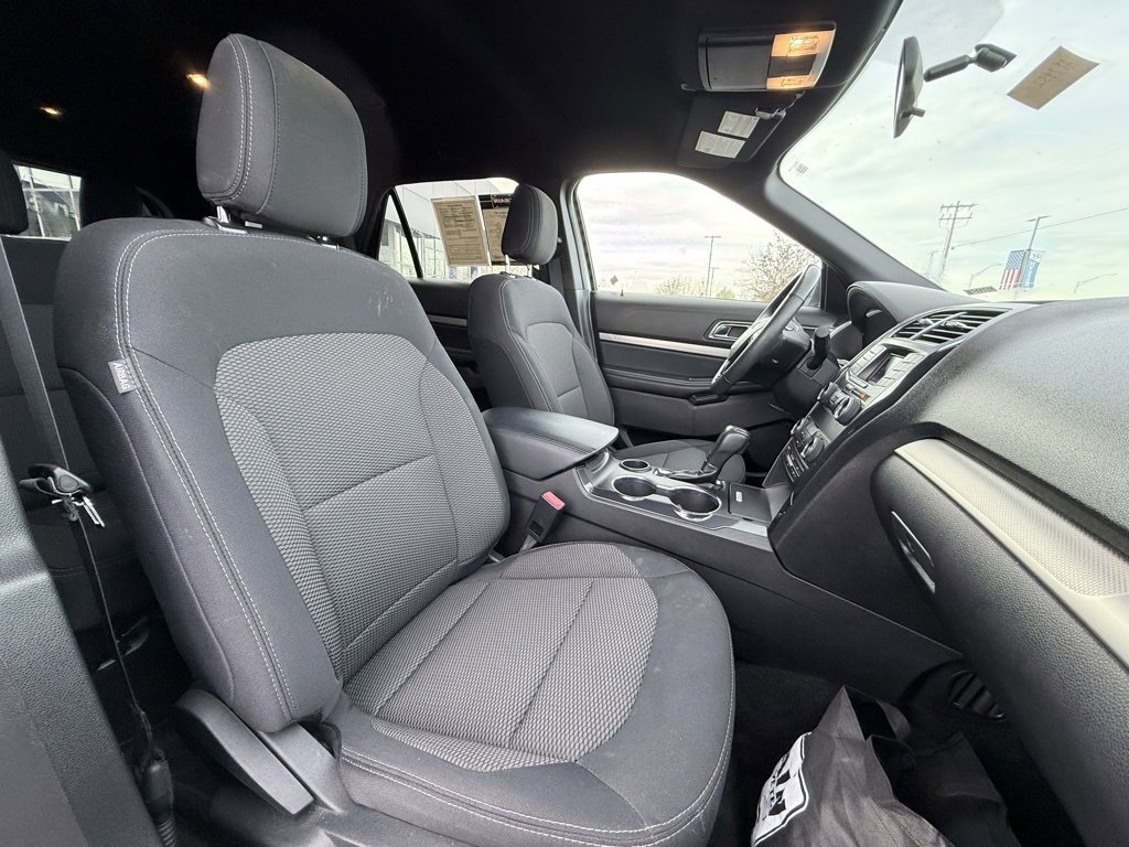 Used 2018 Ford Explorer XLT image 29