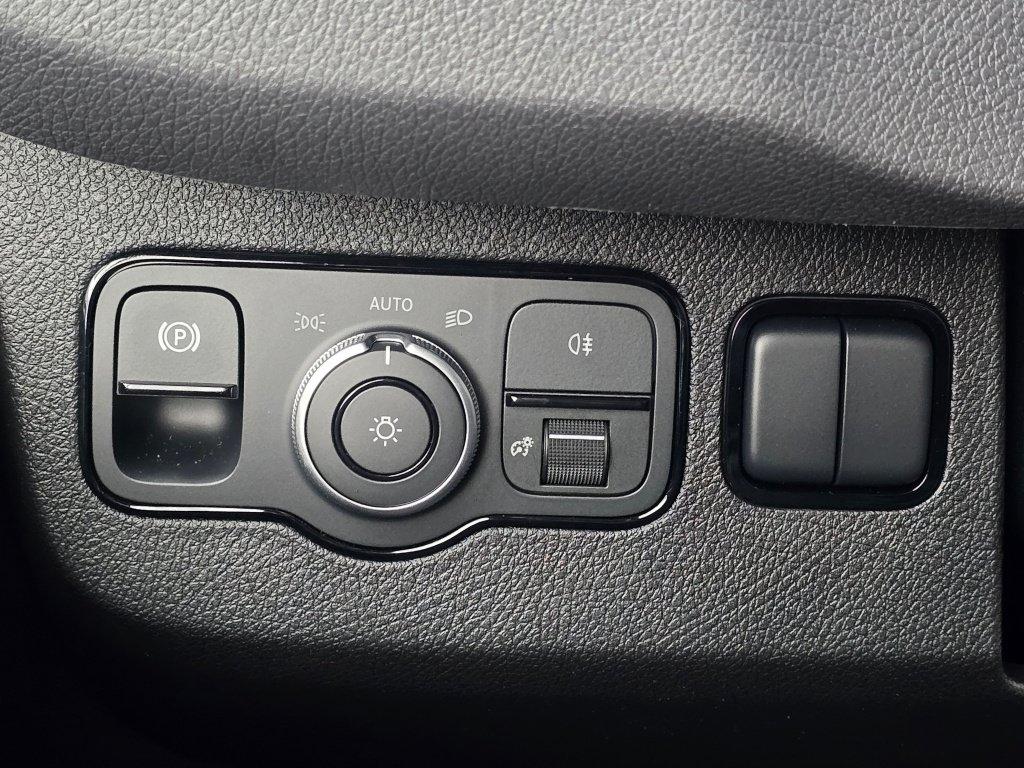 New 2025 Mercedes-Benz eSprinter 170 Cargo image 33