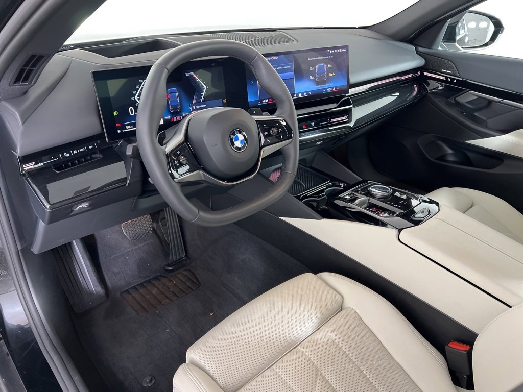 Used 2025 BMW 530i xDrive 530i xDrive w/ Premium Package image 10