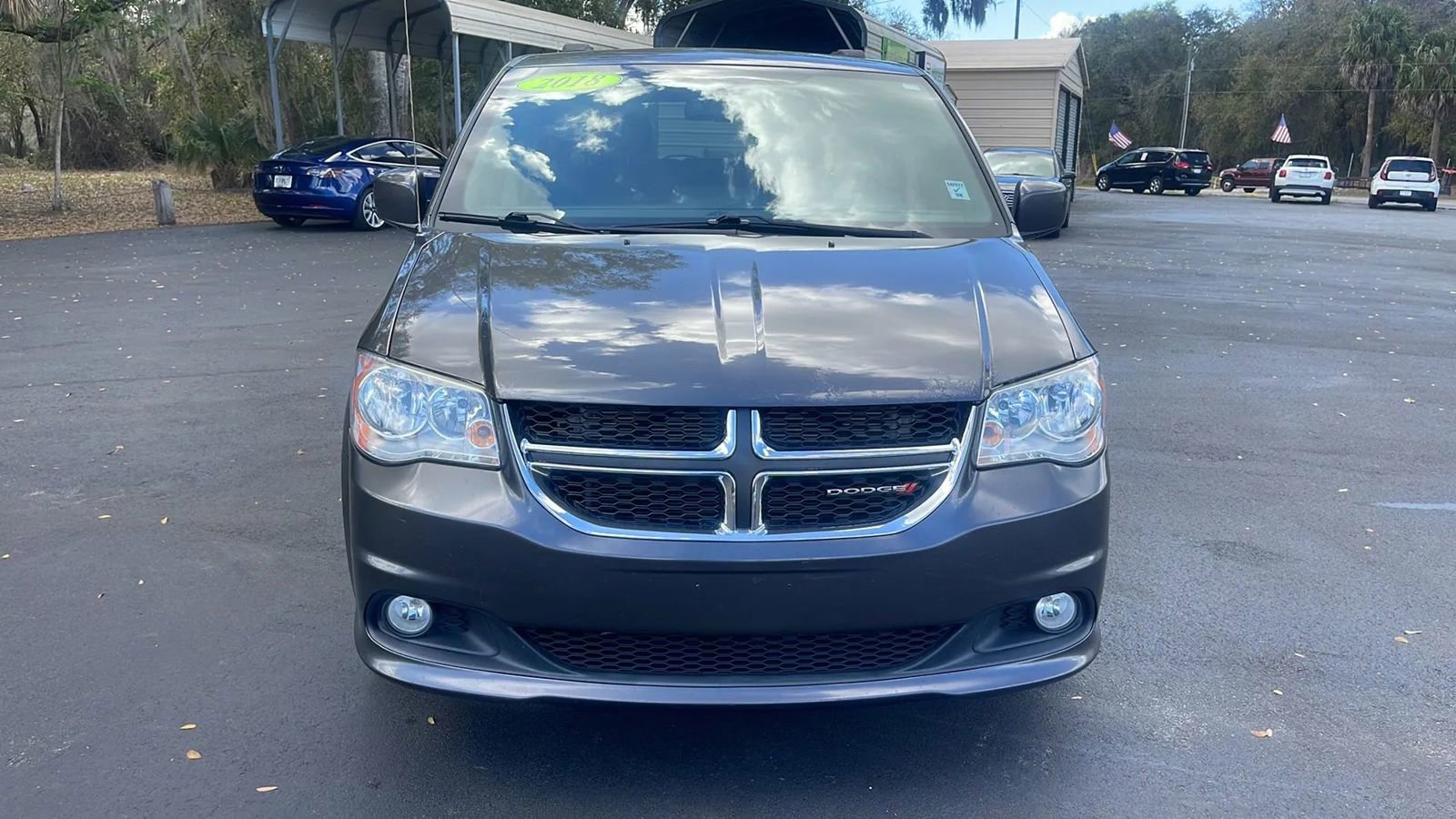Used 2018 Dodge Grand Caravan SXT image 2