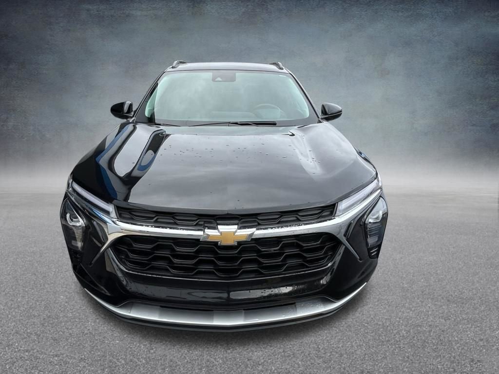 Used 2024 Chevrolet Trax LT w/ LT Convenience Package image 2