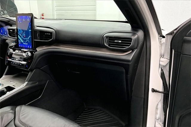 Used 2024 Ford Explorer Platinum w/ Technology Package image 15