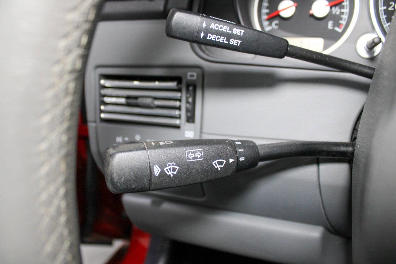 Used 2005 Chrysler Crossfire Limited image 37