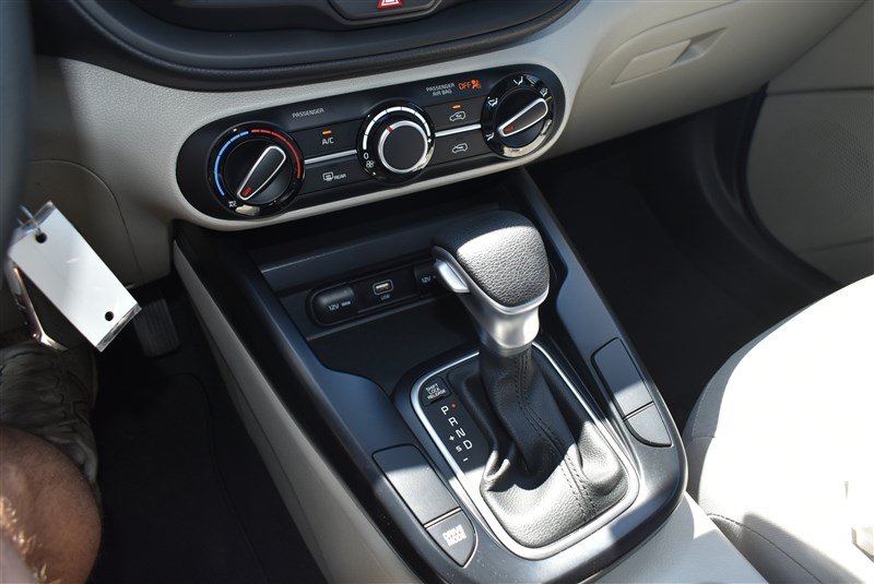 Used 2025 Kia Soul LX w/ LX Technology Package FWD image 18