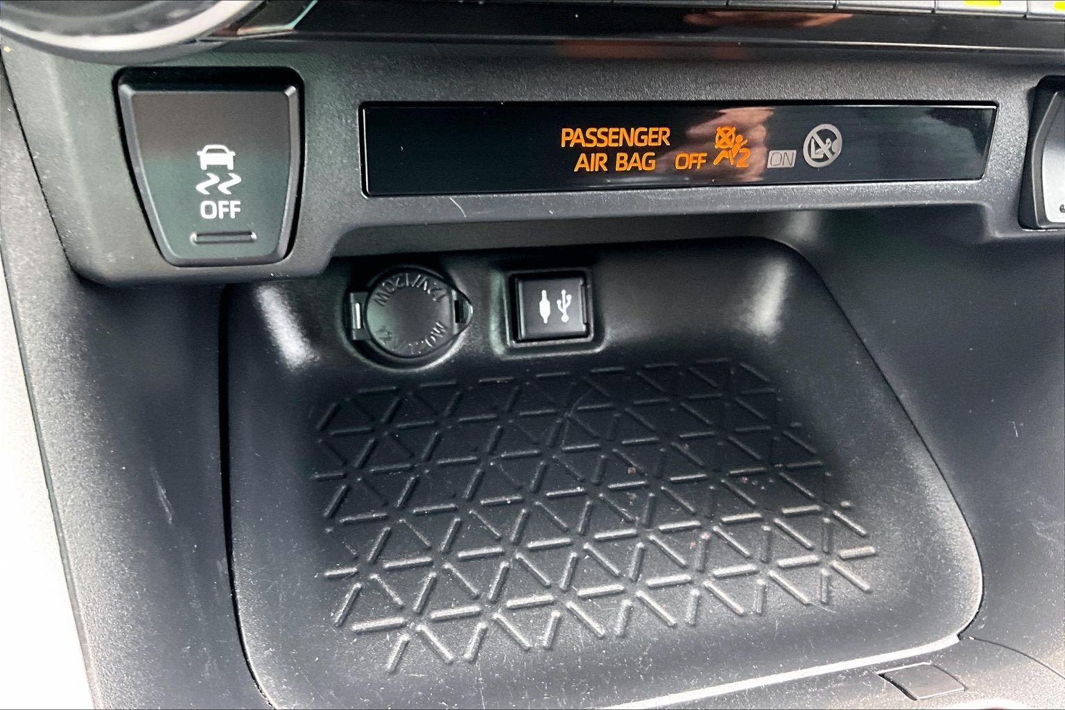 Used 2019 Toyota RAV4 LE w/ All Weather Liner Package AWD/4WD image 30