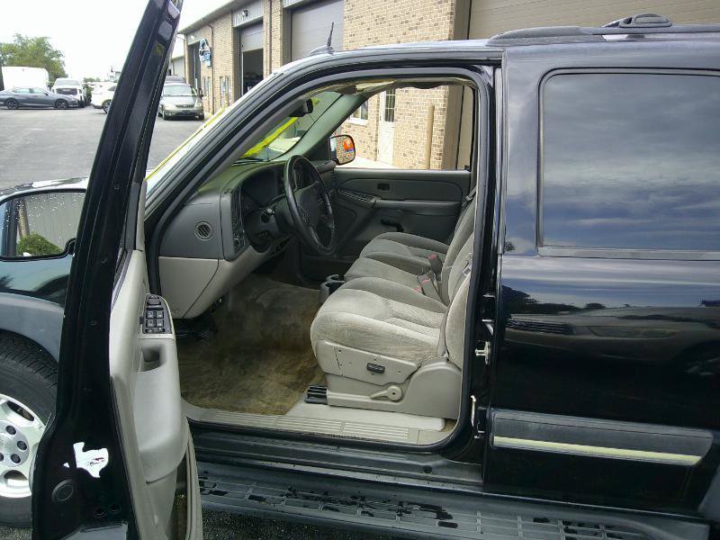 Used 2005 Chevrolet Tahoe LS w/ Cargo Package RWD image 9