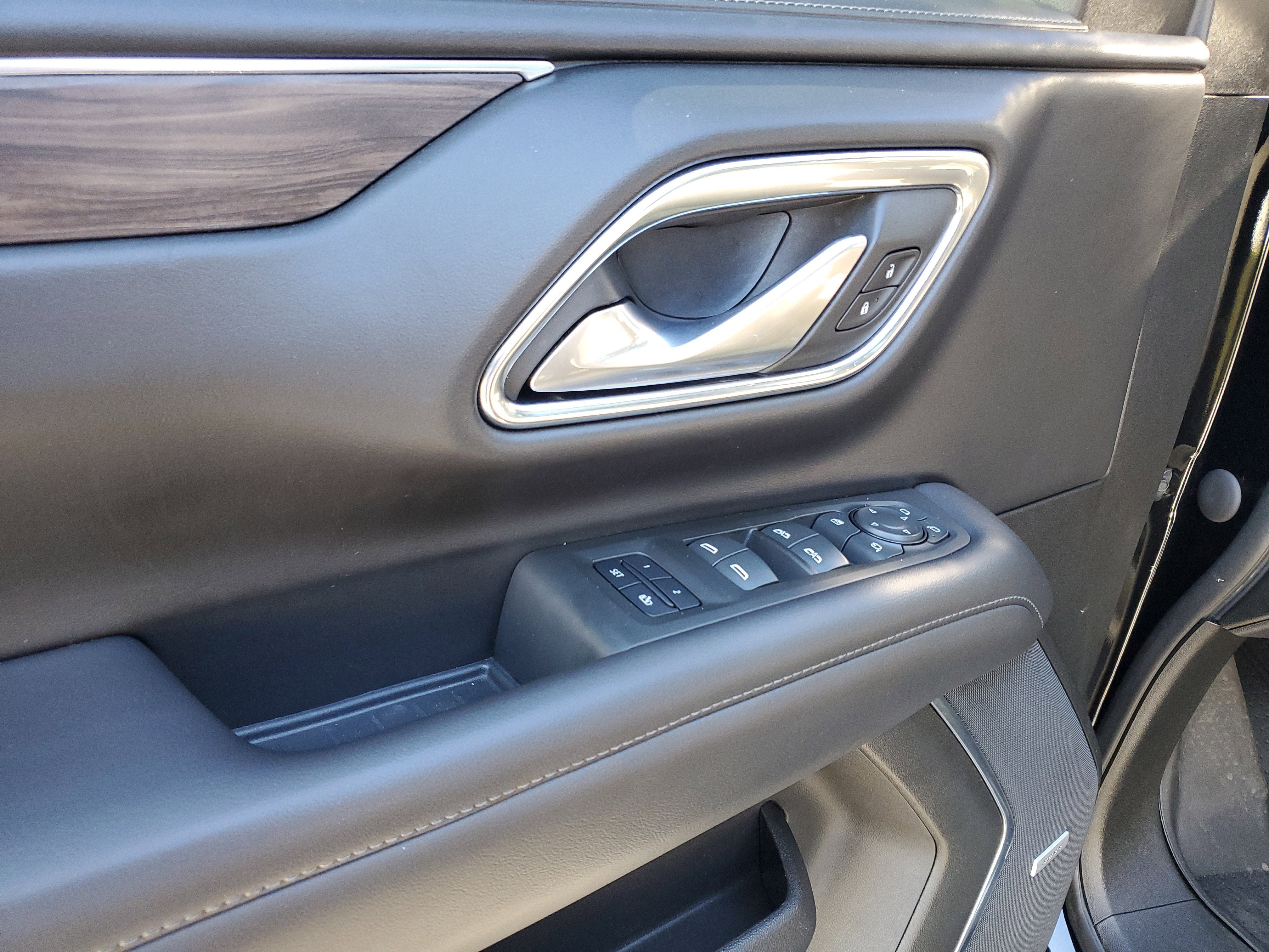 Used 2022 Chevrolet Tahoe LT w/ LT Signature Package image 9