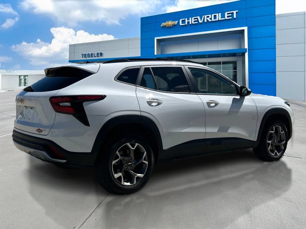 Used 2025 Chevrolet Trax LT w/ LT Convenience Package FWD image 5