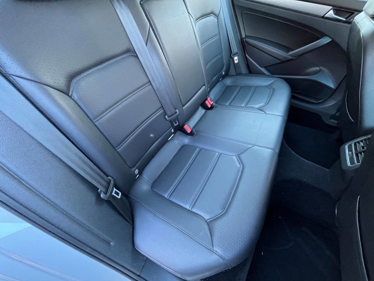 Used 2014 Volkswagen Passat TDI SE image 13