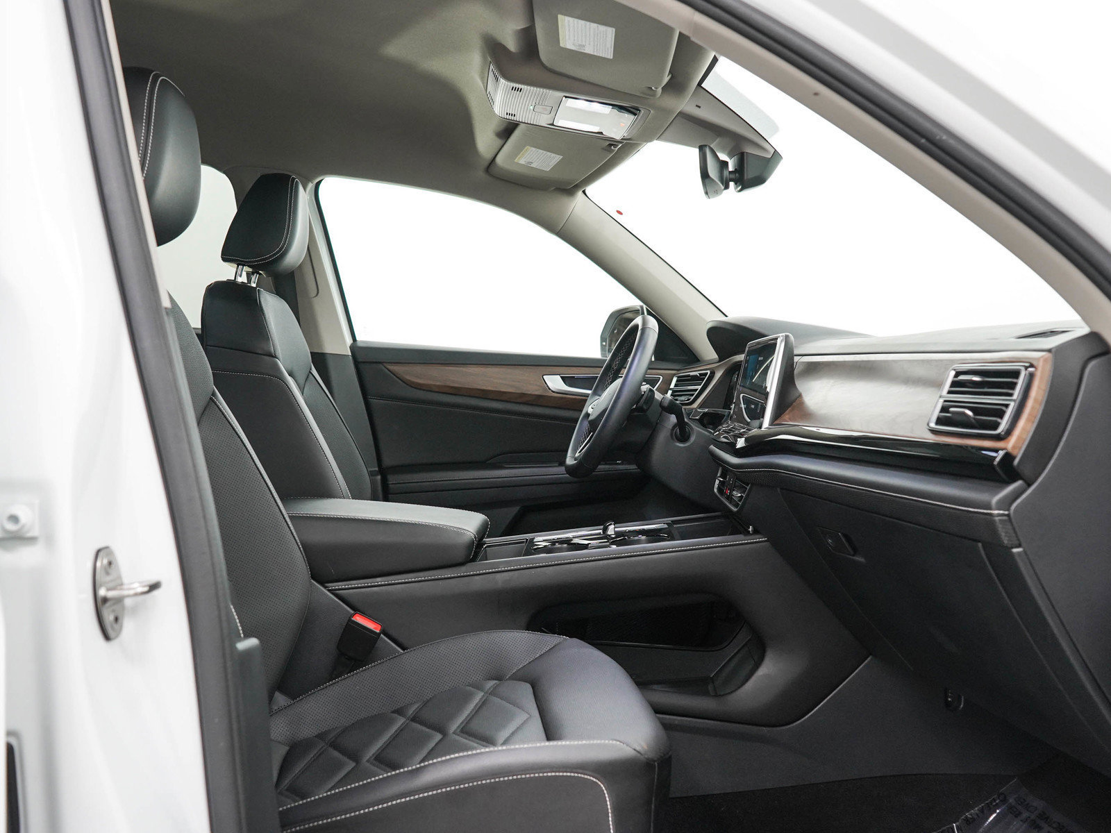 Used 2024 Volkswagen Atlas SE AWD/4WD image 13