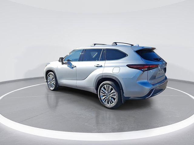 Certified 2025 Toyota Highlander Platinum image 8