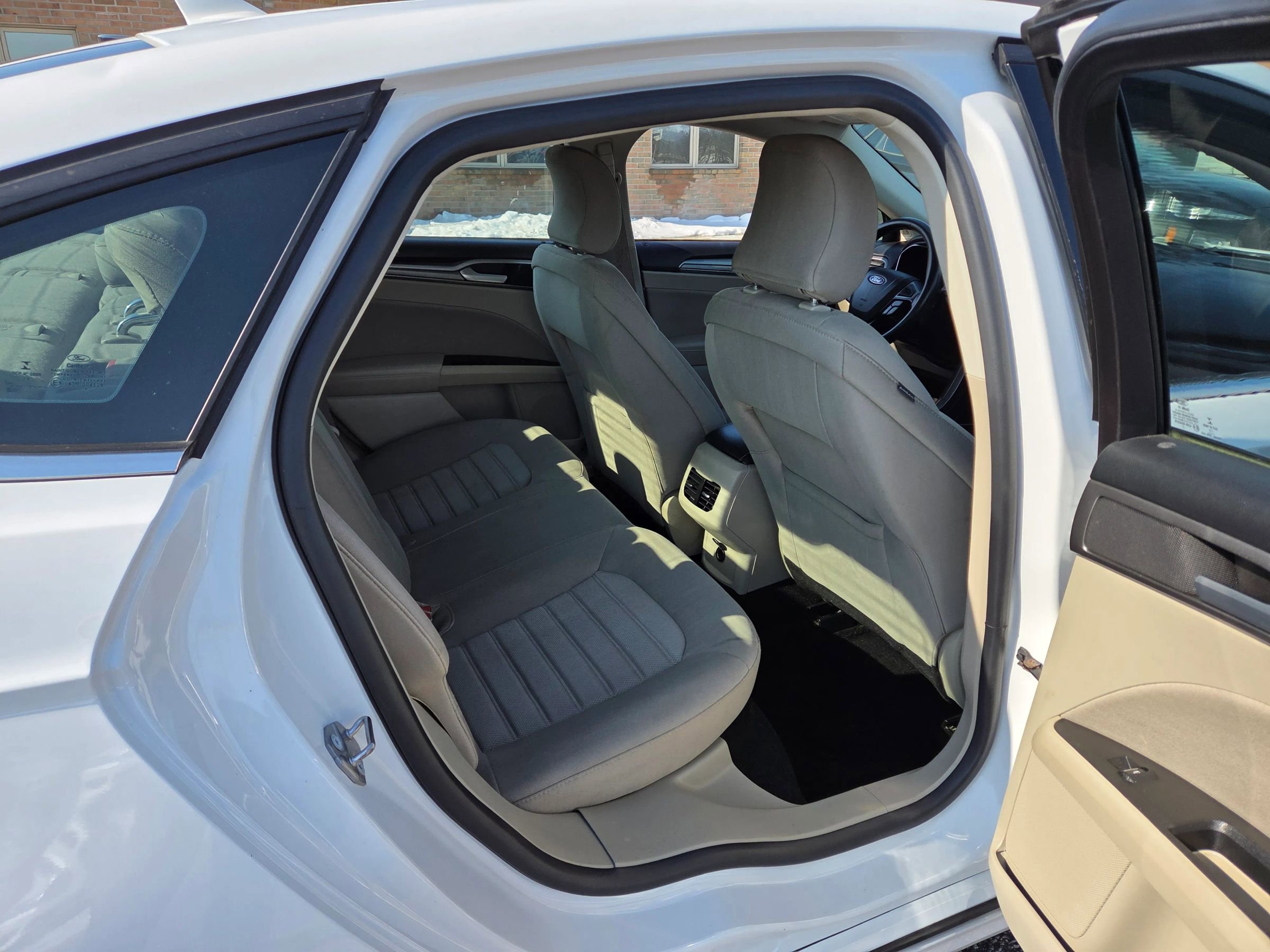 Used 2019 Ford Fusion SE image 18