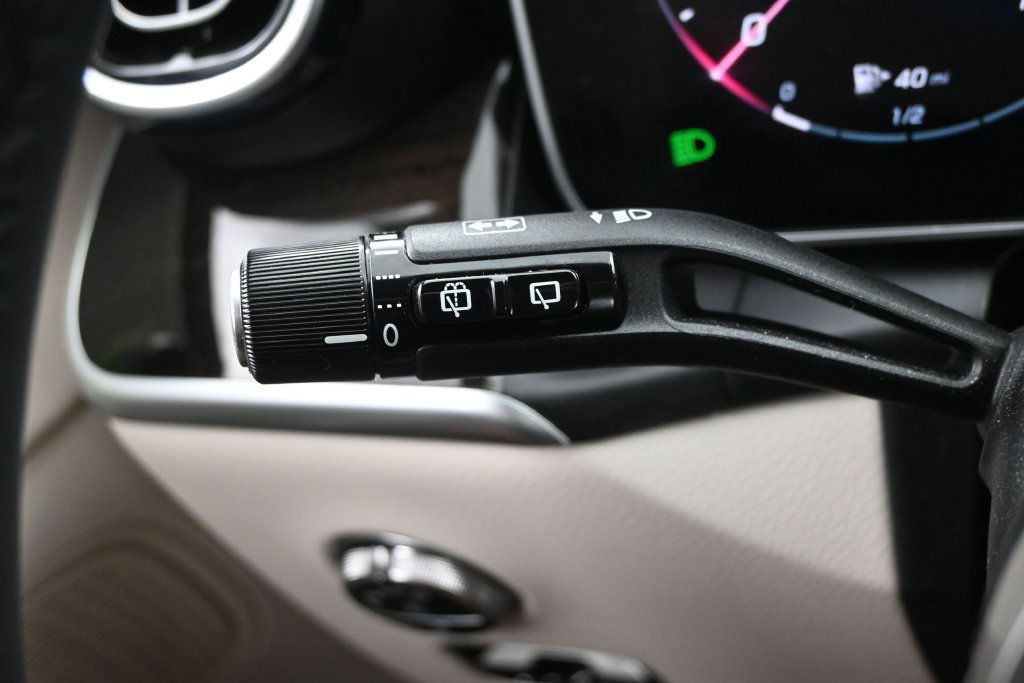 Used 2025 Mercedes-Benz GLC 300 4MATIC image 18